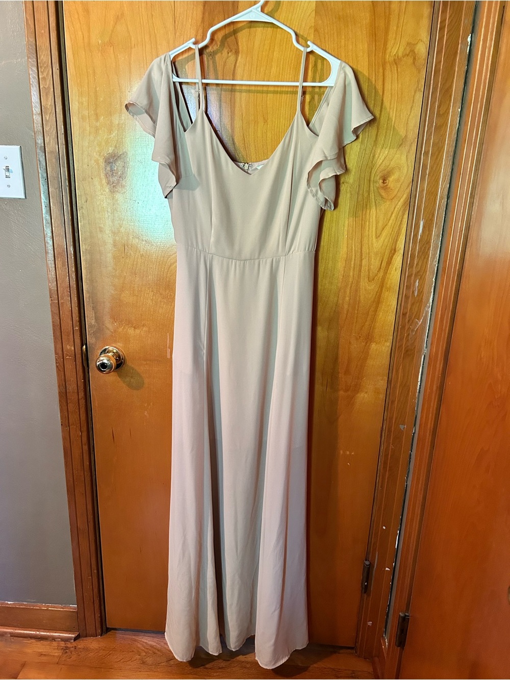 Elegant Blush Maxi Dress with Flutter Sleeves